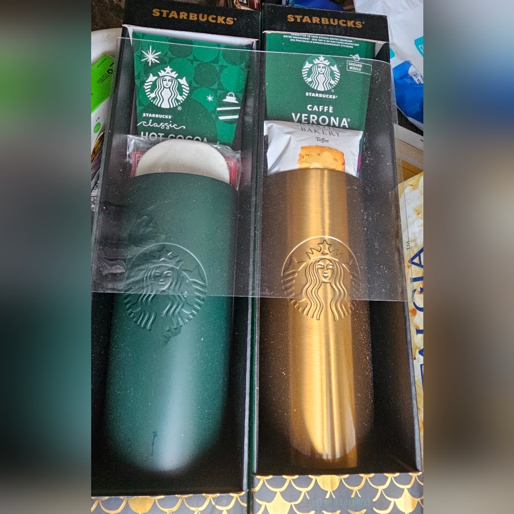 2023 Starbucks holiday tumbler set
